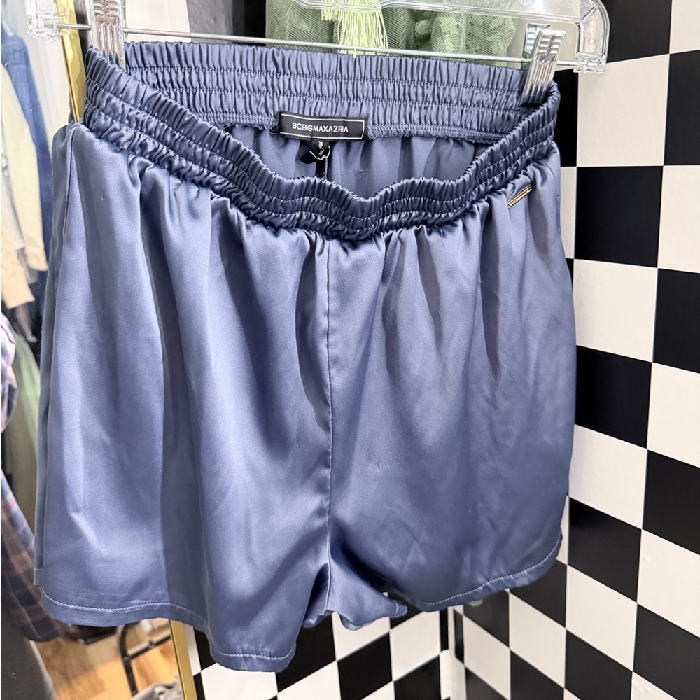 Vintage BCBGMaxAzria Women's Navy Satin Athletic Shorts